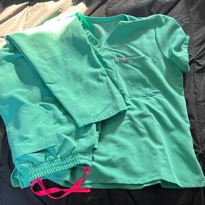 Figs green scrub set.